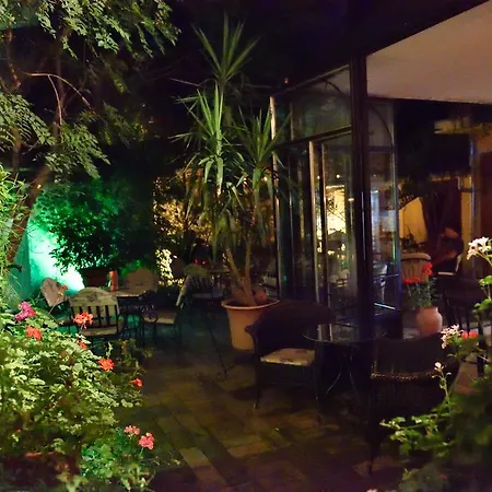 ベッド・アンド・ブレックファスト 